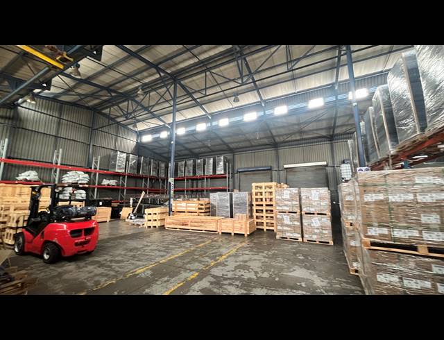 1,700M² WAREHOUSE TO LET IN SPARTAN